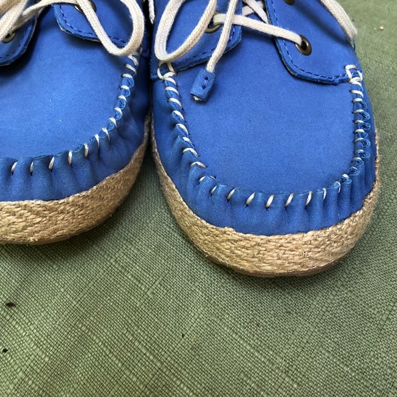 Ugg’s 9.5 shoes - Picture 2 of 4